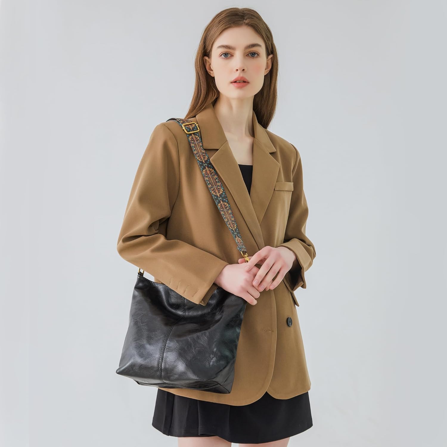 Black Light Weight Pu Leather Sling Bag For Women