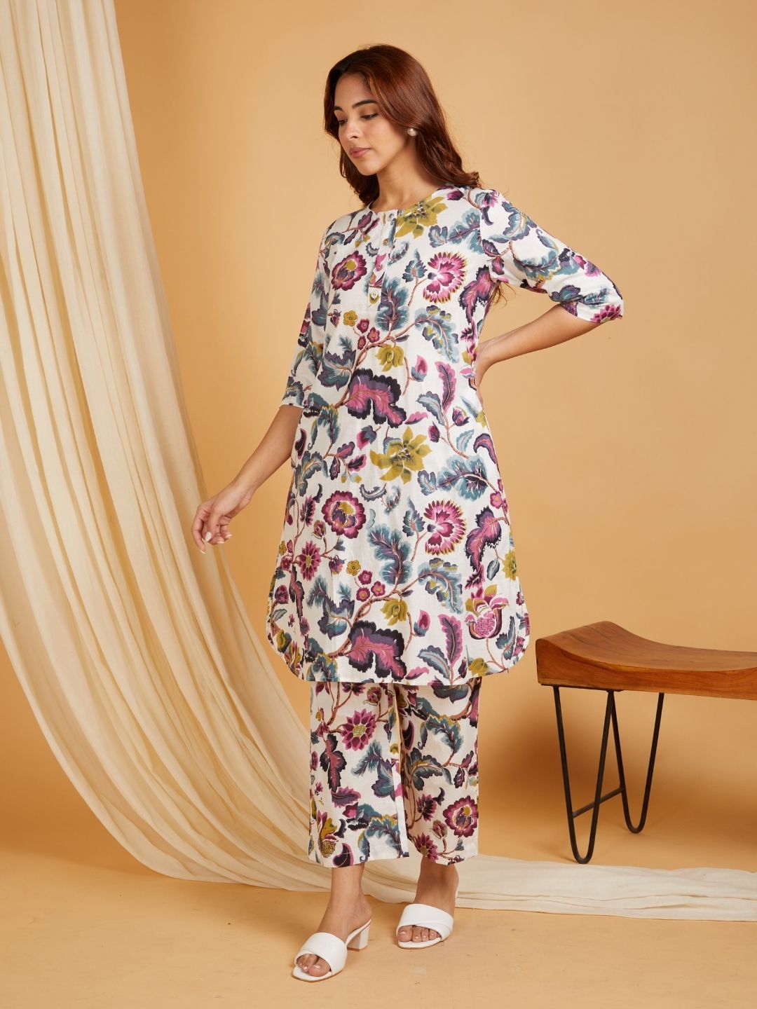 Floral Patterned Co-ord Set Base Light