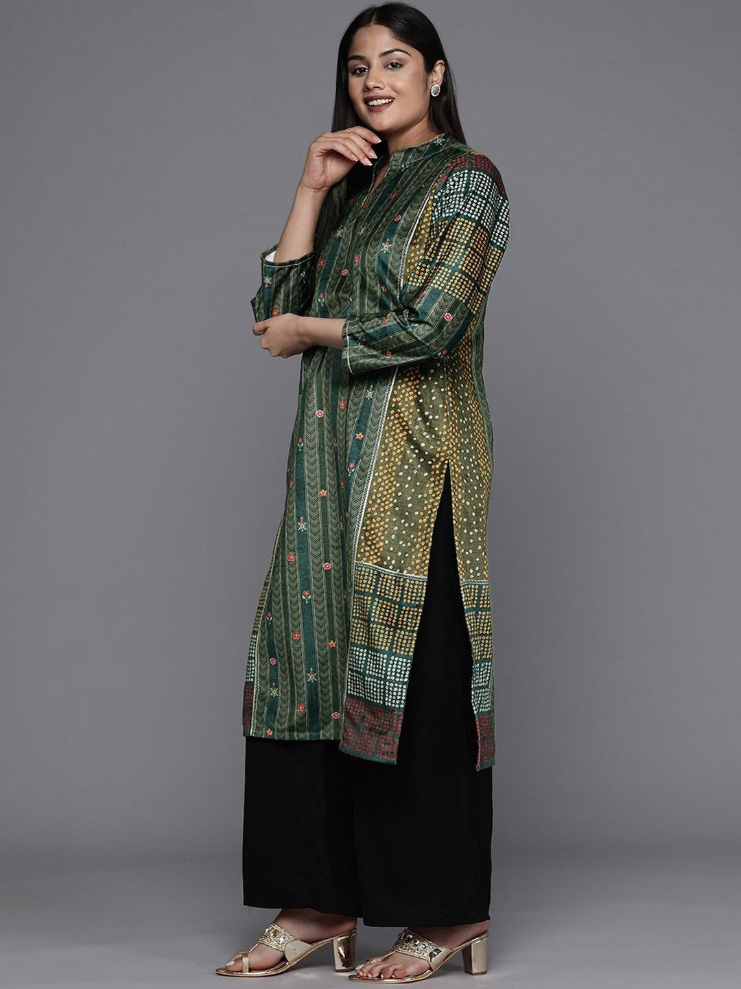 Women Printed Gotta Patti Velvet Kurta