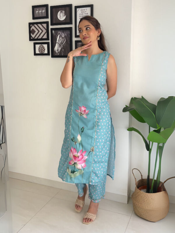 Floral Printed Panelled Gotta Patti Kurta with Trousers-AH