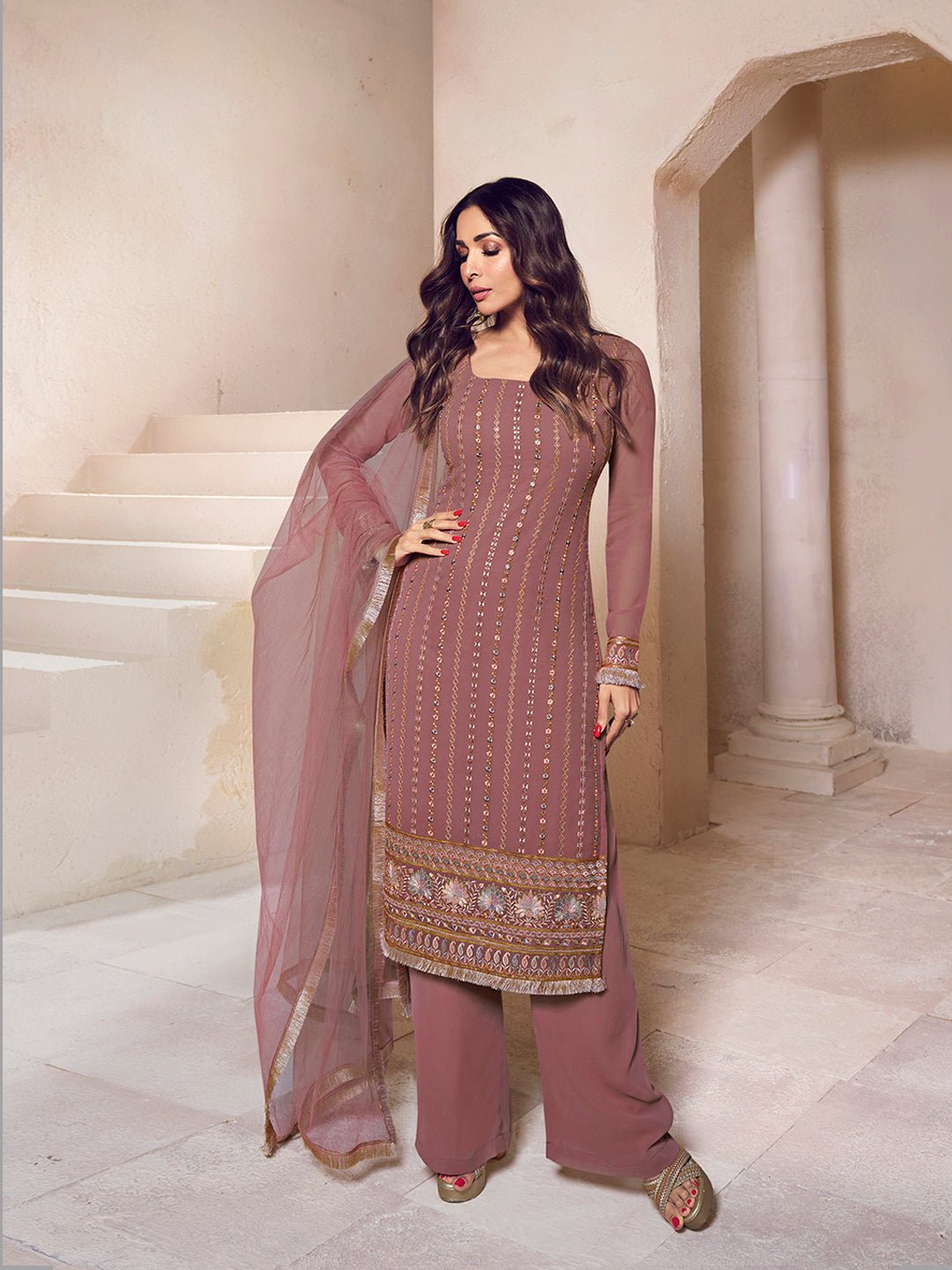 Malaika Arora Dirty Pink Zari Thread Embroidered Stright Kurta Set - Inddus.in