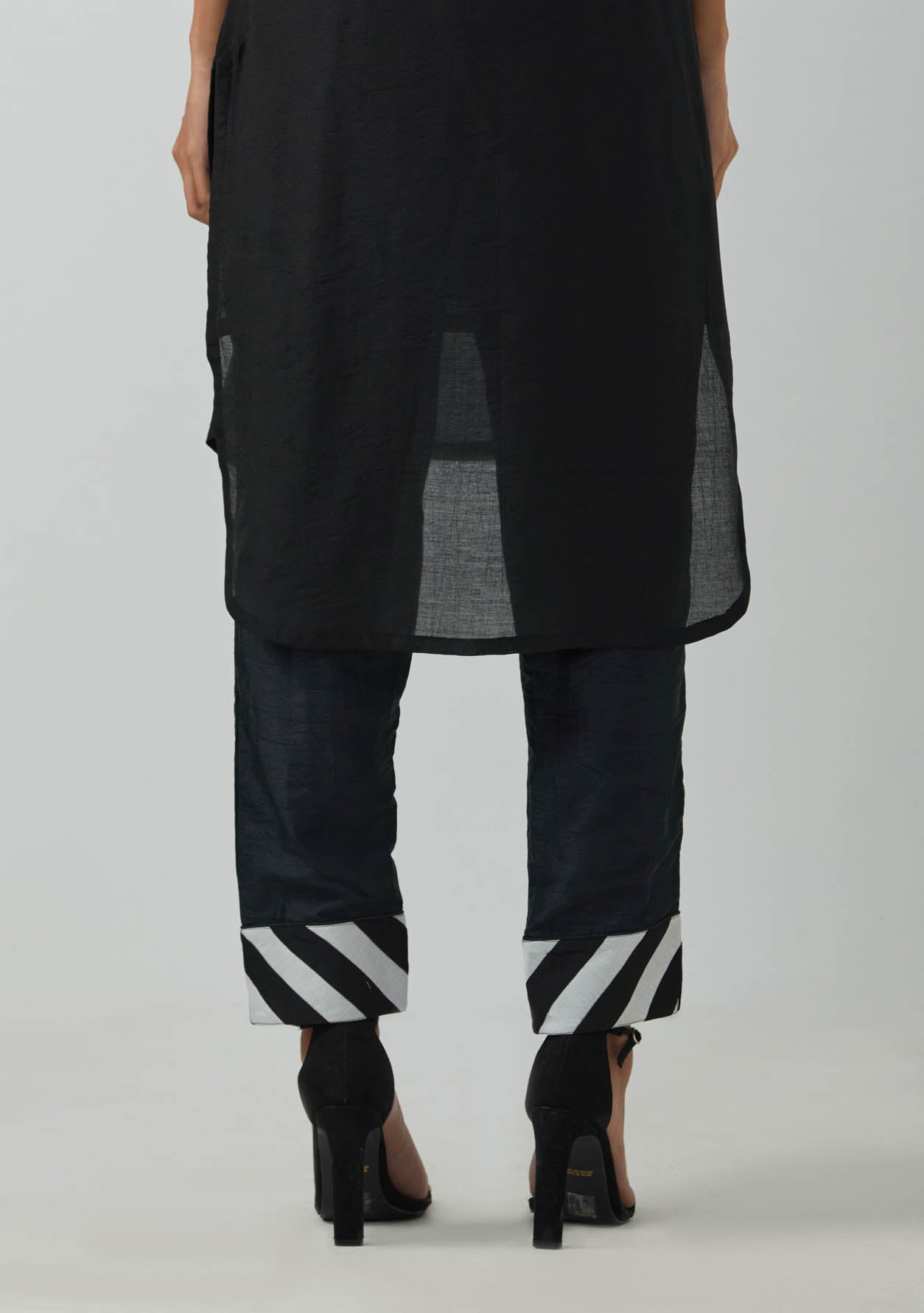 Black Chanderi High Low Mehraab Kurta With Pant (Set Of 2)